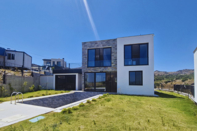 YAHŞİ DENİZ MANZARALI MÜSTAKİL 5+1 TRİPLEKS VİLLA